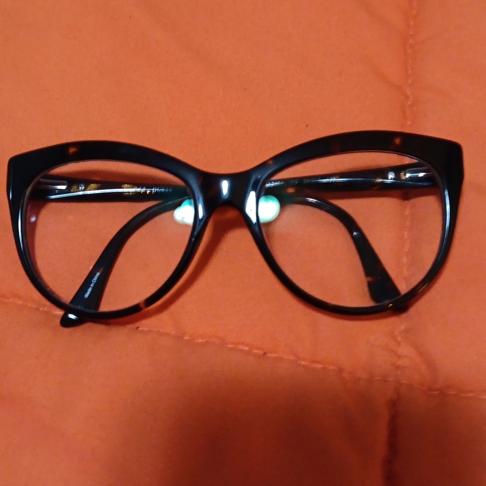 Guess frames and case